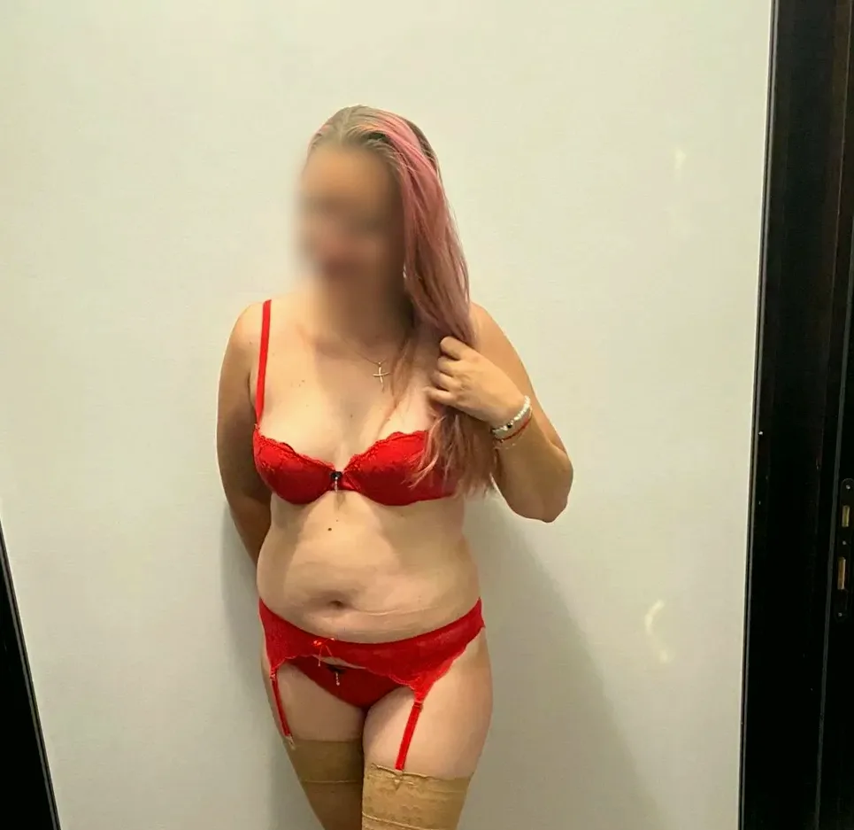 Caitlin, 32