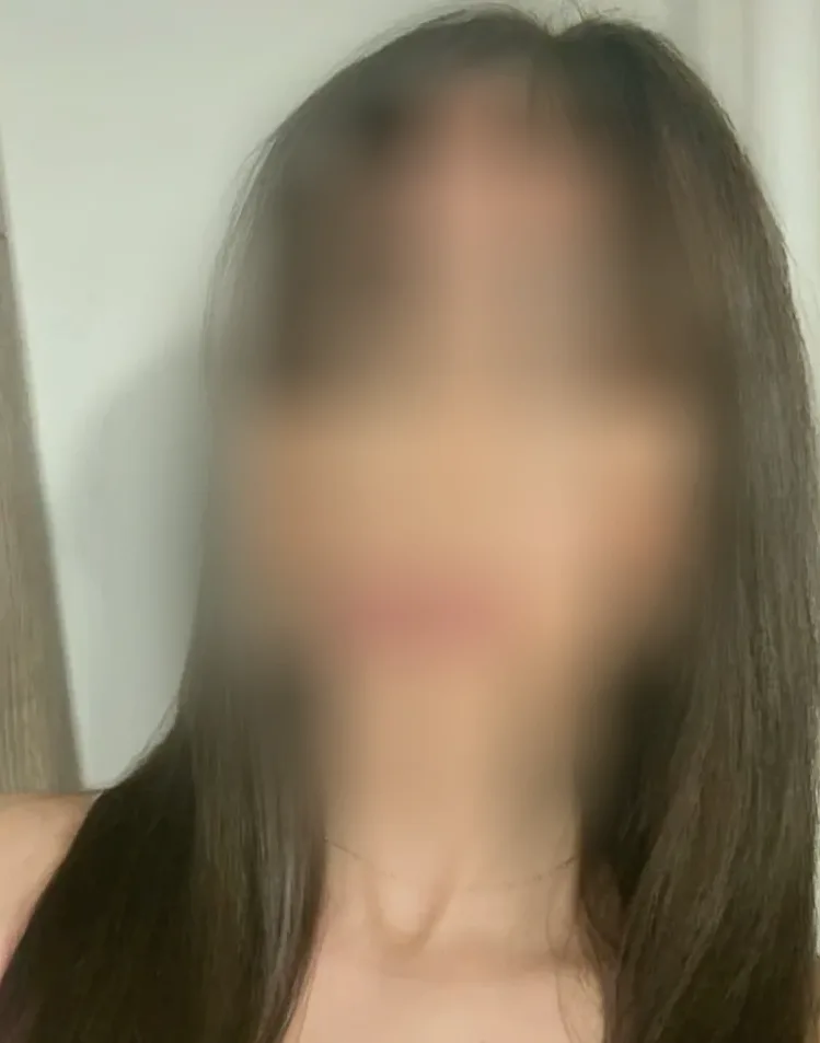 Claire, 23