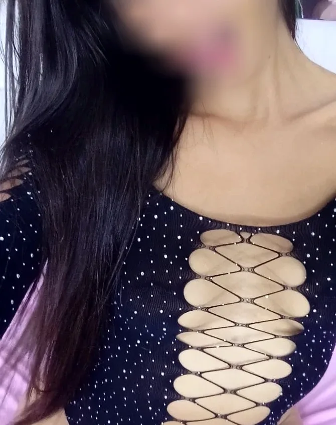 Laura, 25
