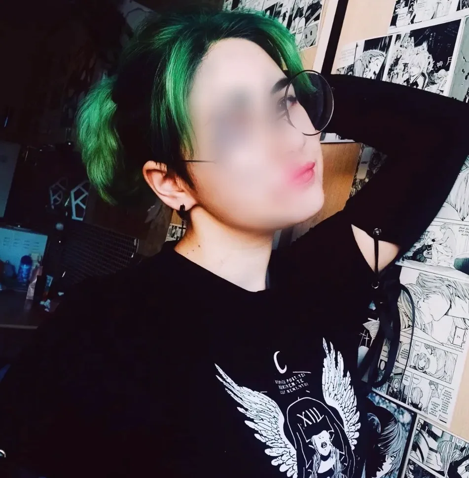 Leanne, 22